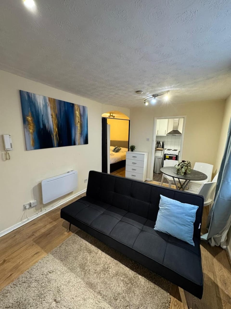 Tranquil 1BD in Edmonton Apartment in Enfield