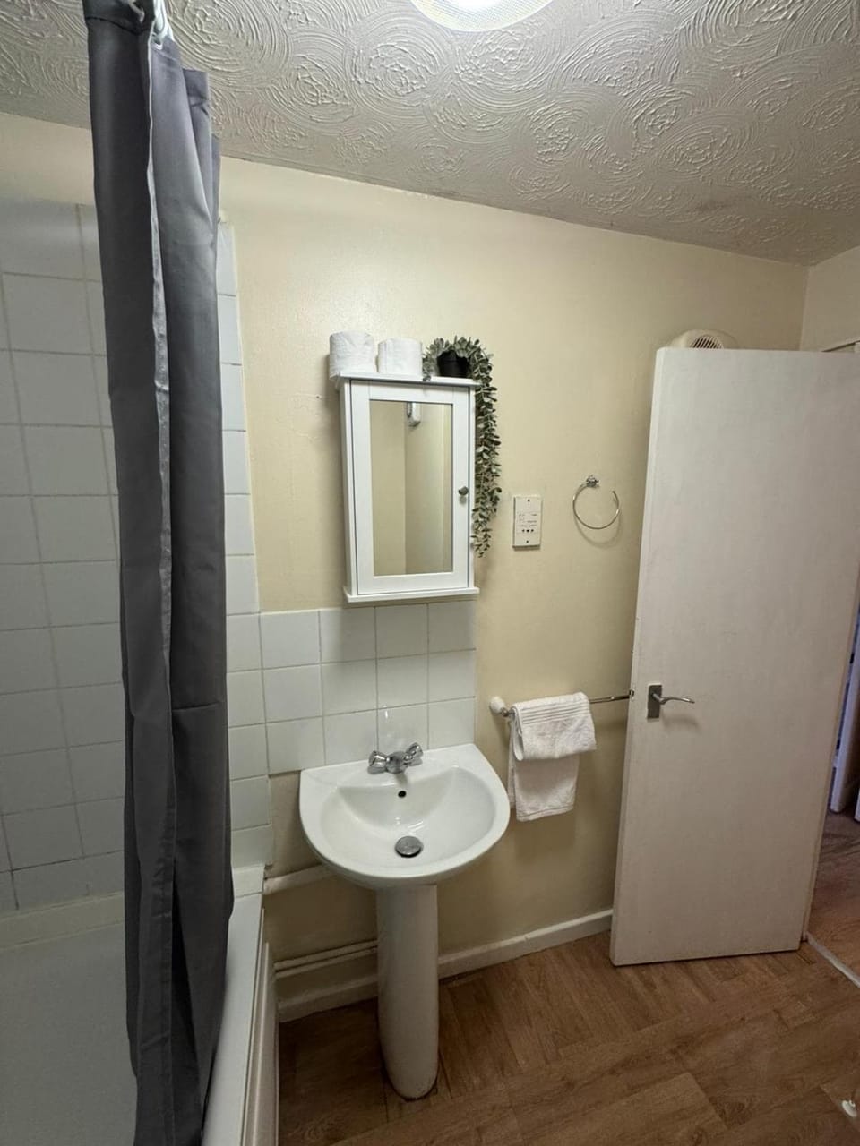Tranquil 1BD in Edmonton Apartment in Enfield