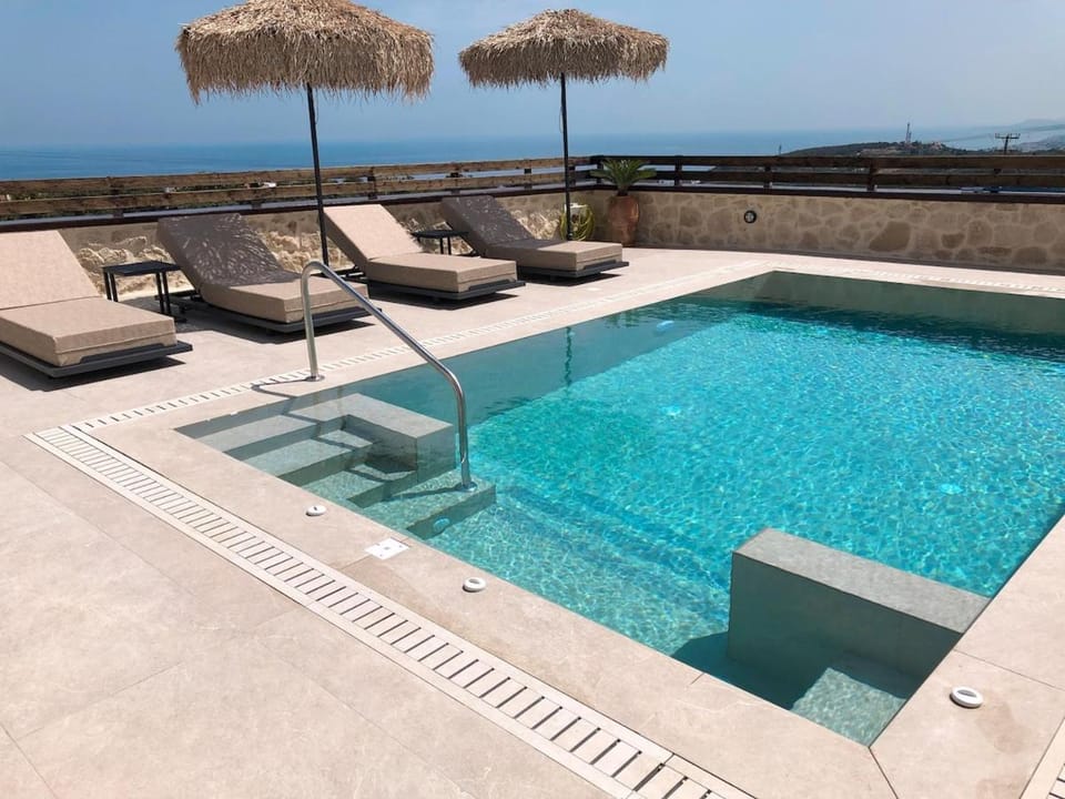 Hot Tub, Swimming pool
