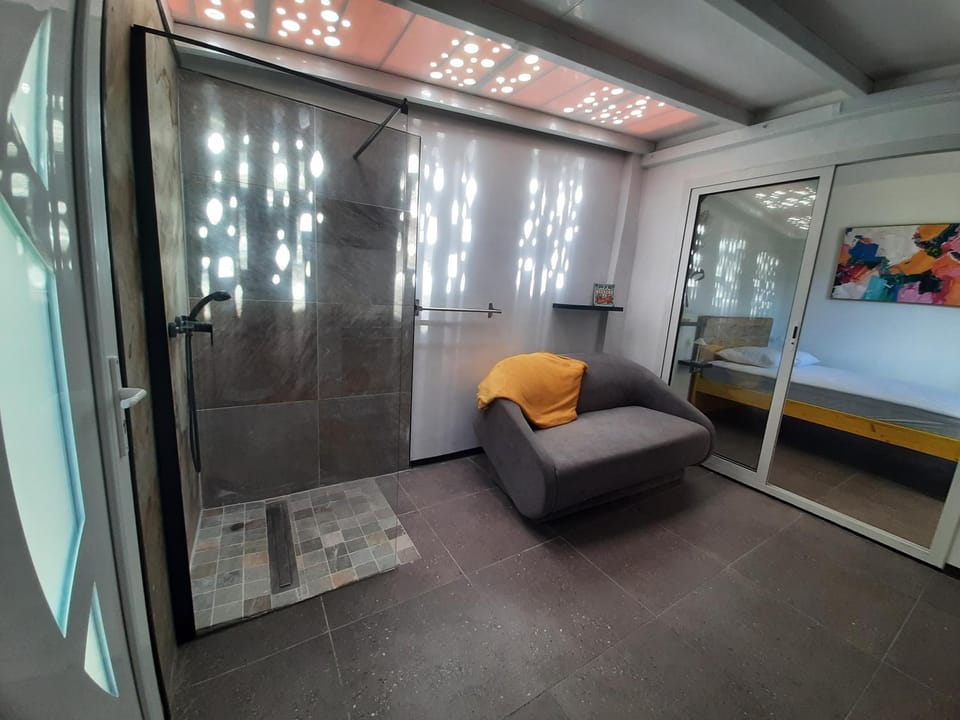 Shower, Seating area