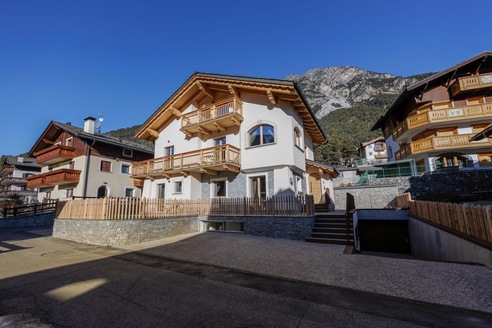 Property building, Natural landscape, Mountain view