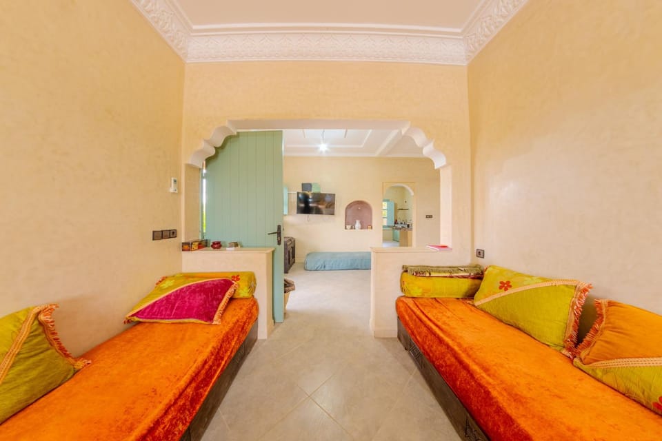 Living room, Photo of the whole room, Seating area