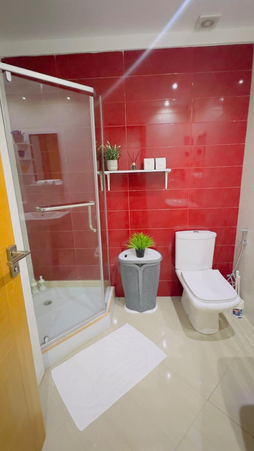 Shower, Toilet