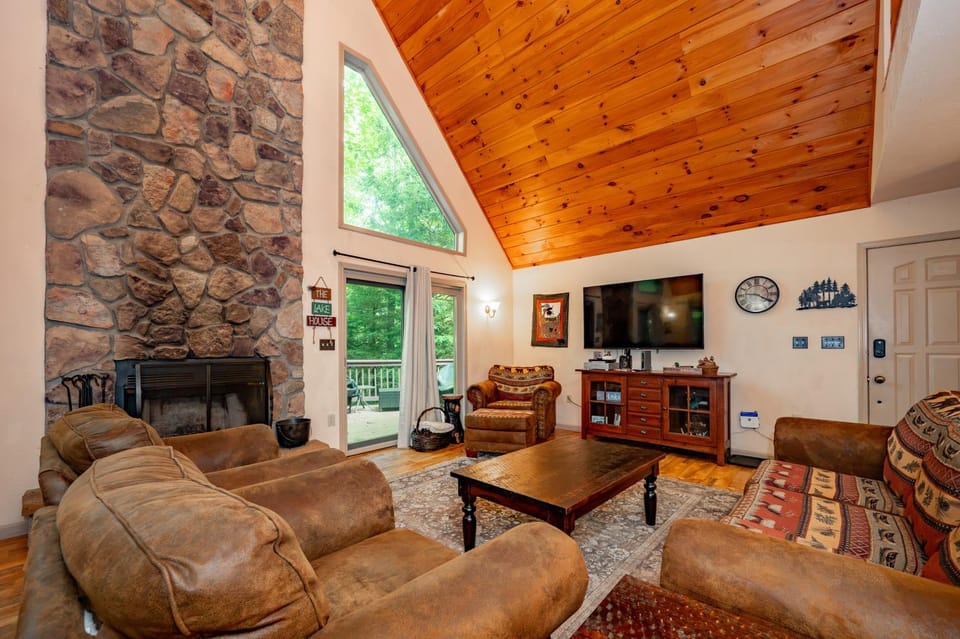 Rustic Getaway by Railey Vacations House in Deep Creek Lake