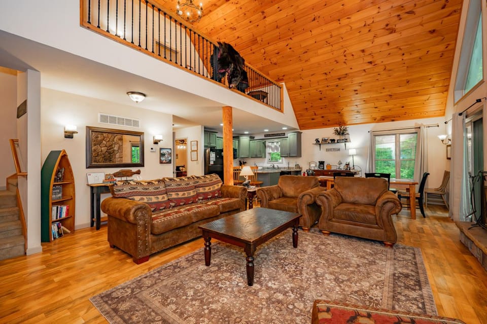 Rustic Getaway by Railey Vacations House in Deep Creek Lake