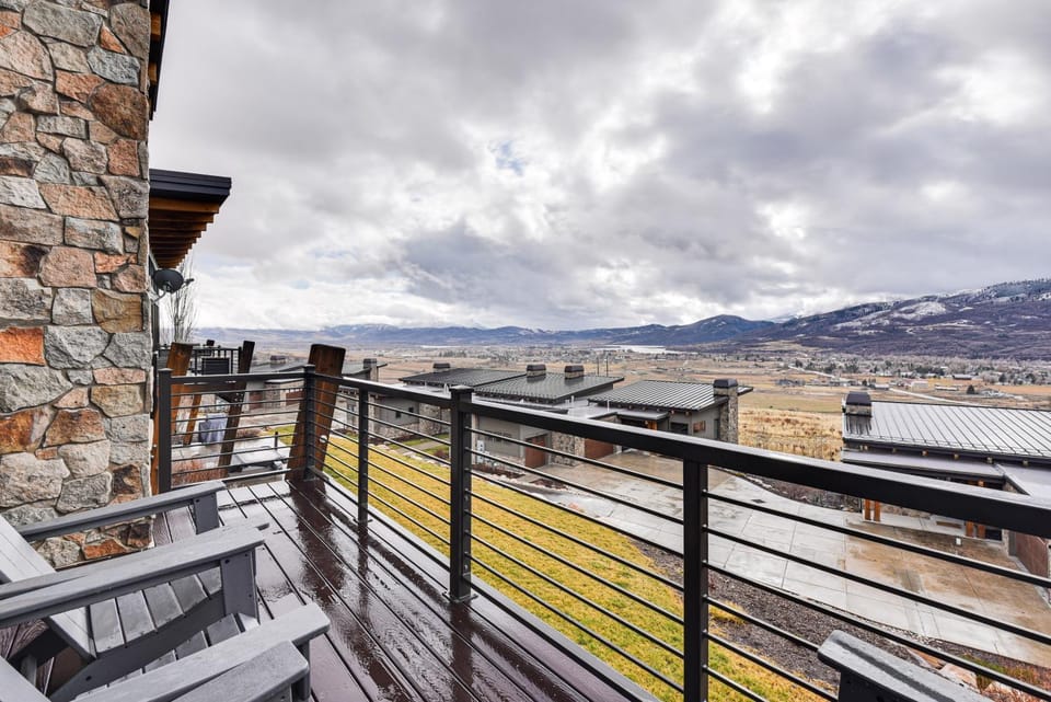 Luxe Eden Gem w/ Hot Tub: 6 Mi to Powder Mountain! House in Utah
