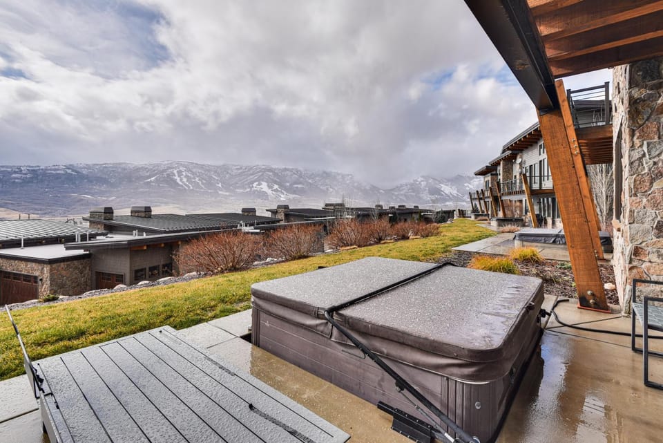 Luxe Eden Gem w/ Hot Tub: 6 Mi to Powder Mountain! House in Utah