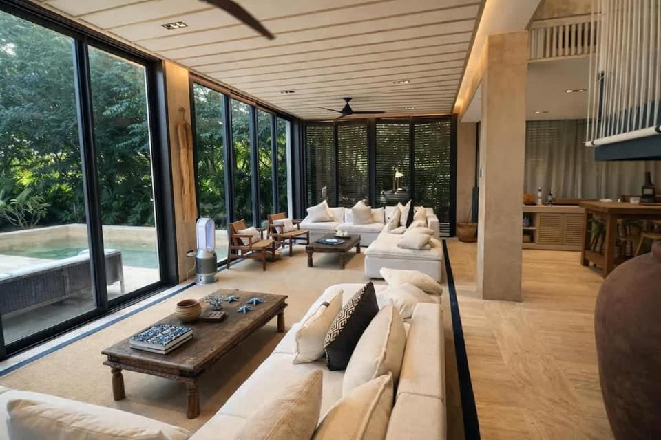 Living room, Seating area