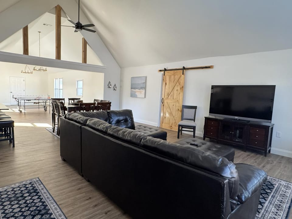 Gorgeous Master's Rental in Martinez House in Evans