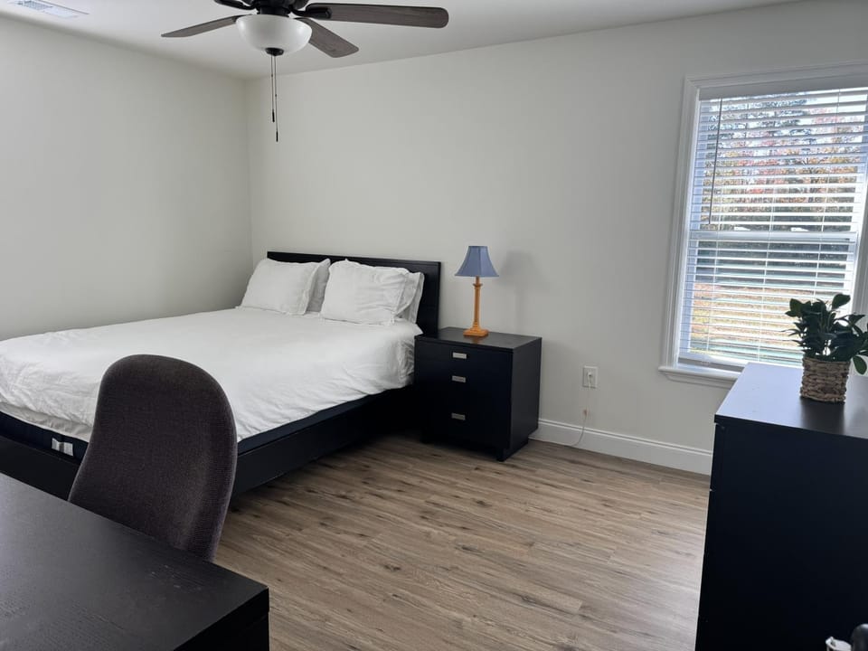 Gorgeous Master's Rental in Martinez House in Evans