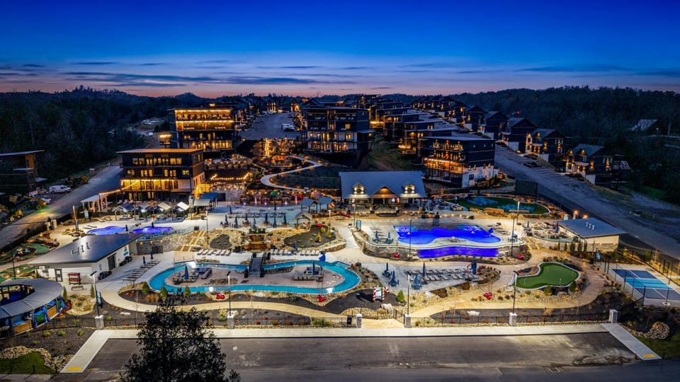 Luxury Chalet - Indoor Pool - Arcades - 24 Guests - Resort Amenities Chalet in Sevierville