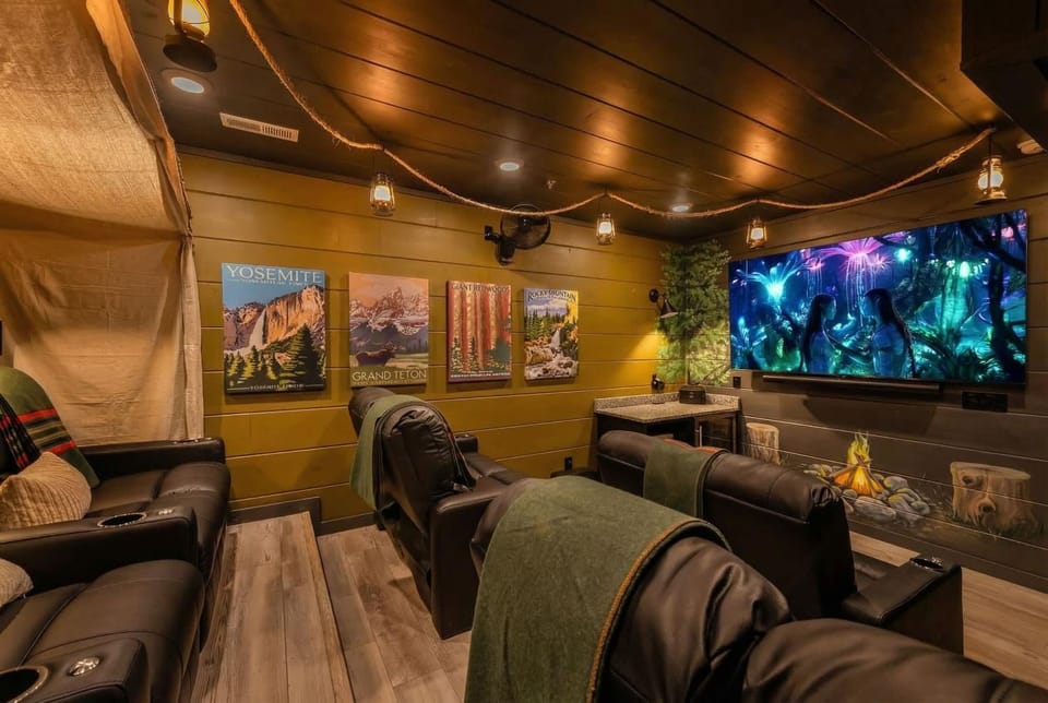Luxury Chalet - Indoor Pool - Arcades - 24 Guests - Resort Amenities Chalet in Sevierville