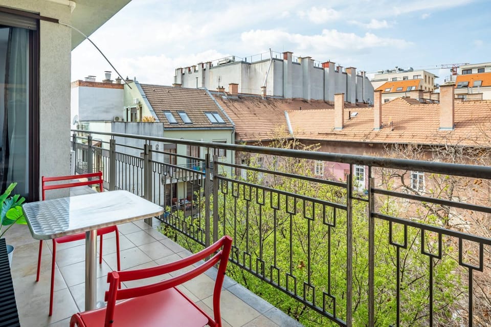 Ultra central - Stylish - Balcony - AC Apartment in Budapest