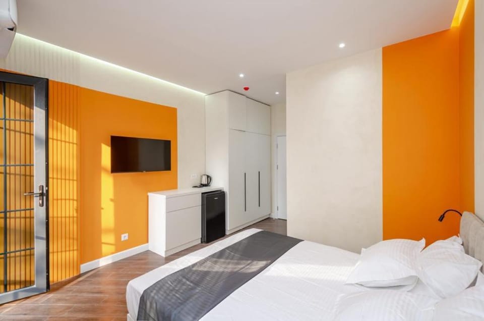 Bed, TV and multimedia, Photo of the whole room, Bedroom, towels, wardrobe