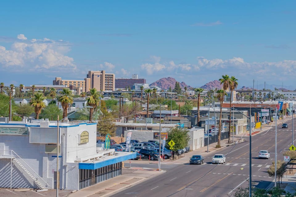 Skyline Loft Studio w City Views House in Phoenix