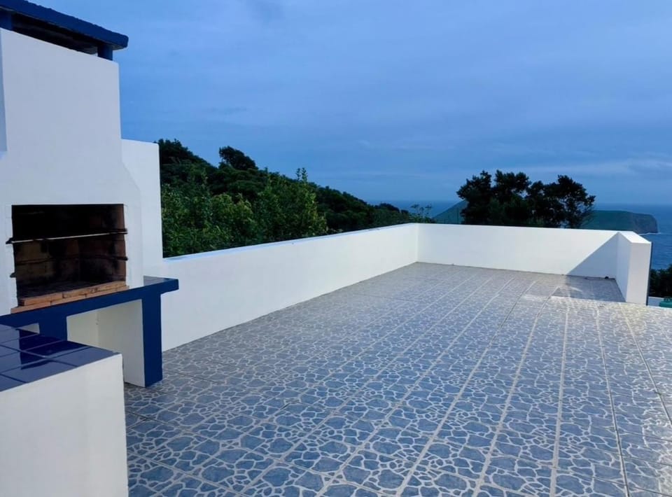 Balcony/Terrace, Entertainment