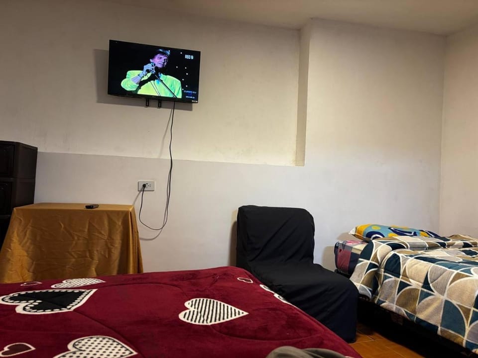 Bed, TV and multimedia, Bedroom