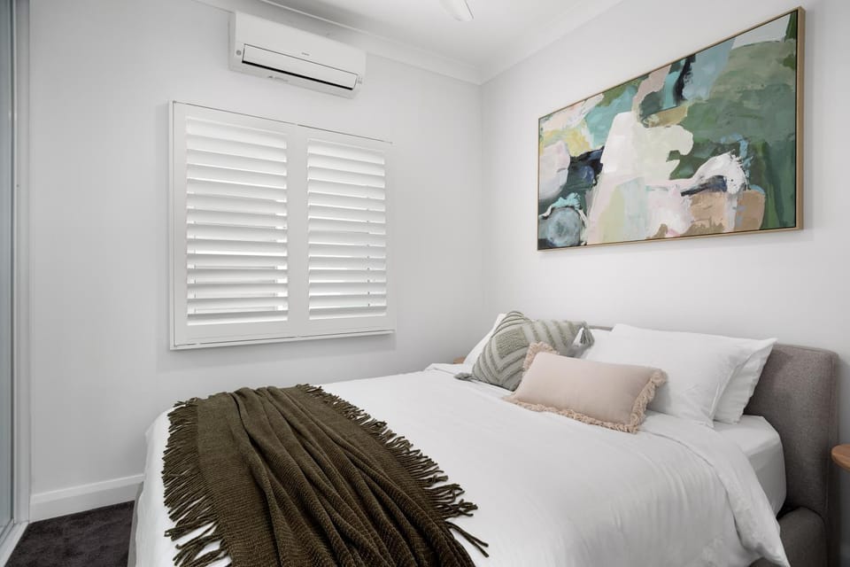 Bedroom, wardrobe, air conditioner