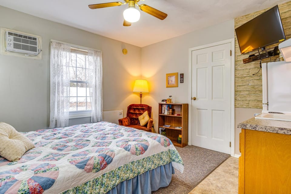 Walkable & Convenient Main Street Studio in Delphi Apartment in Indiana