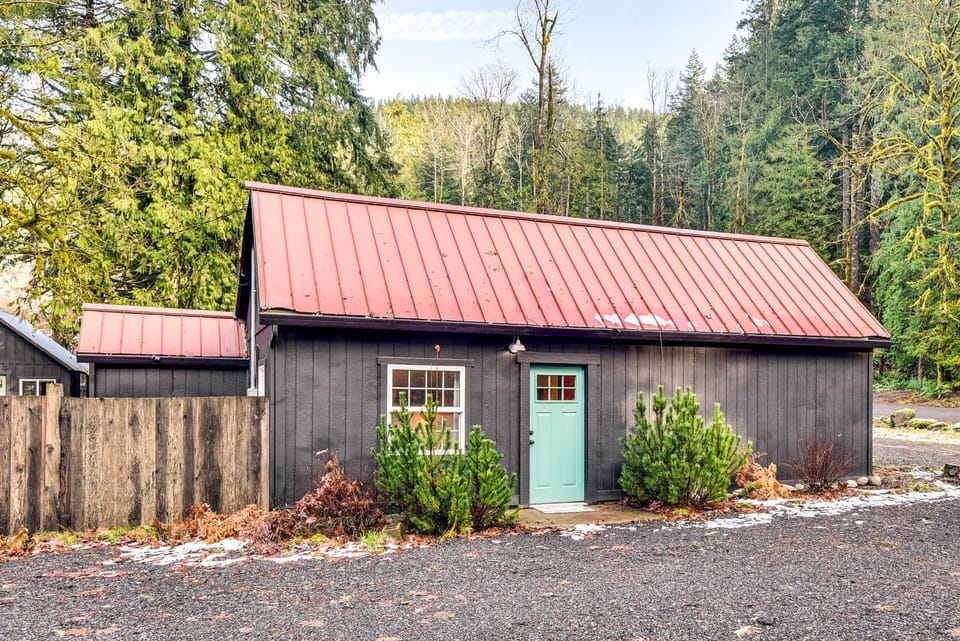 70s Retro Retreat in Rhododendron! Mt Hood Base House in Clackamas County