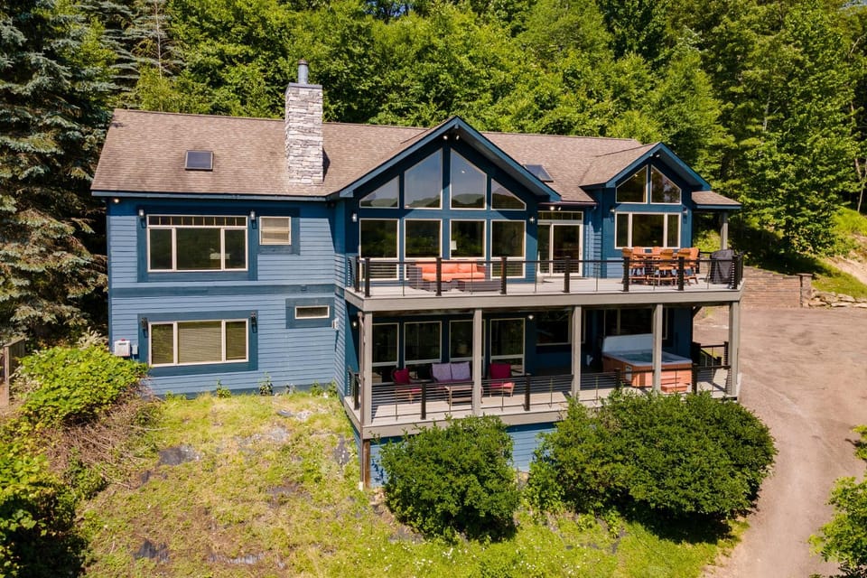 Rocky Mountain Lodge by Railey Vacations Bed and Breakfast in Deep Creek Lake