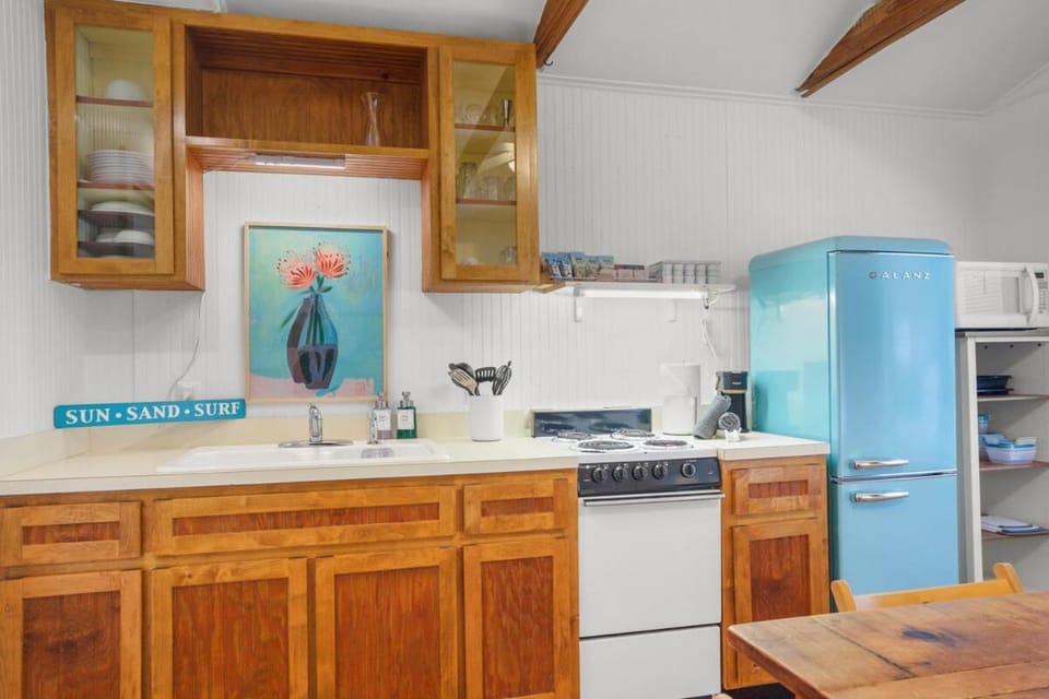 Kitchen or kitchenette, oven, stove