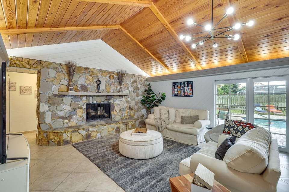 Spacious Family Escape w/ Pool in Deerfield Beach! House in Deerfield Beach
