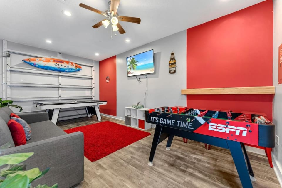 5 Min Walk to Beach, Pool, Loaded Game Room ! House in Miramar Beach