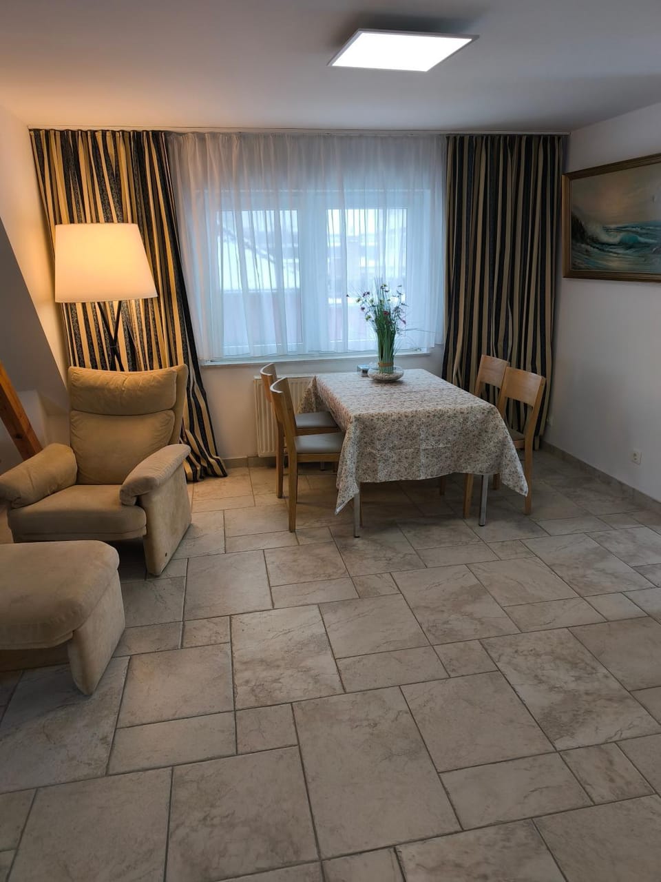Seating area, Dining area