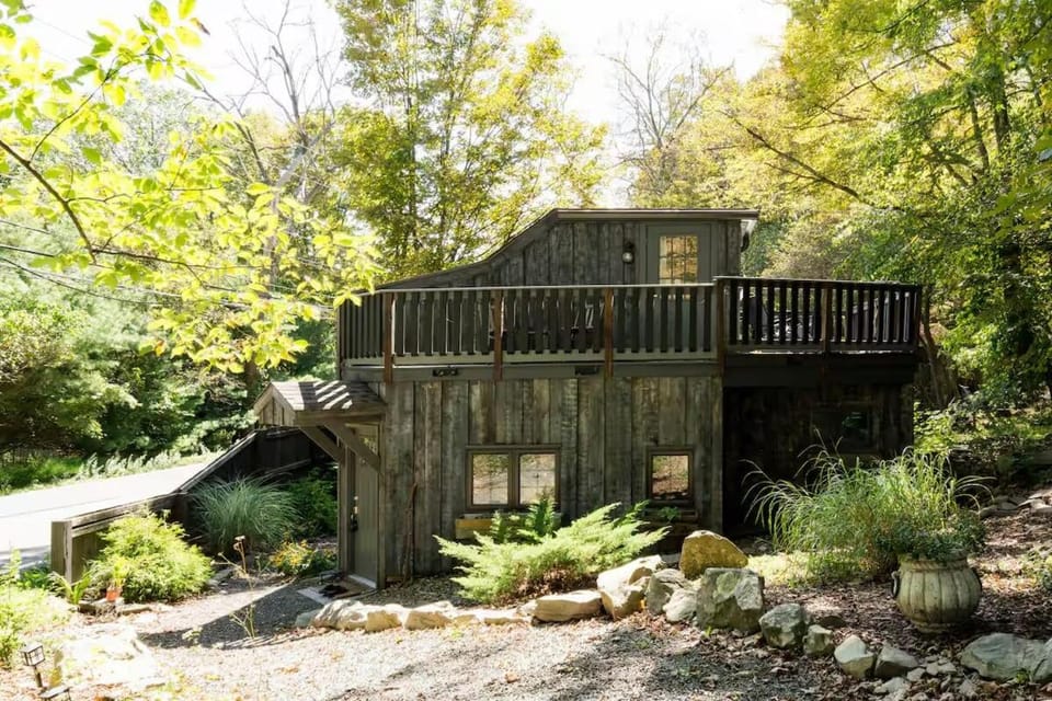 The Arts & Crafts House with Skylights, Deck, Jetted Bathtub House in Capital District, NY, USA