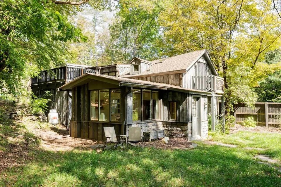The Arts & Crafts House with Skylights, Deck, Jetted Bathtub House in Capital District, NY, USA