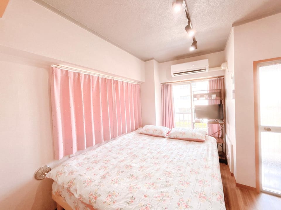 Bed, Photo of the whole room, Bedroom, wardrobe, air conditioner