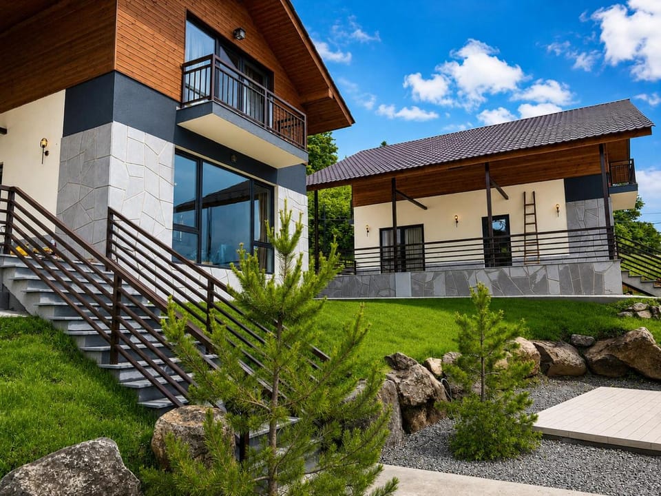 Property building, Spring, Day, Garden, Garden view