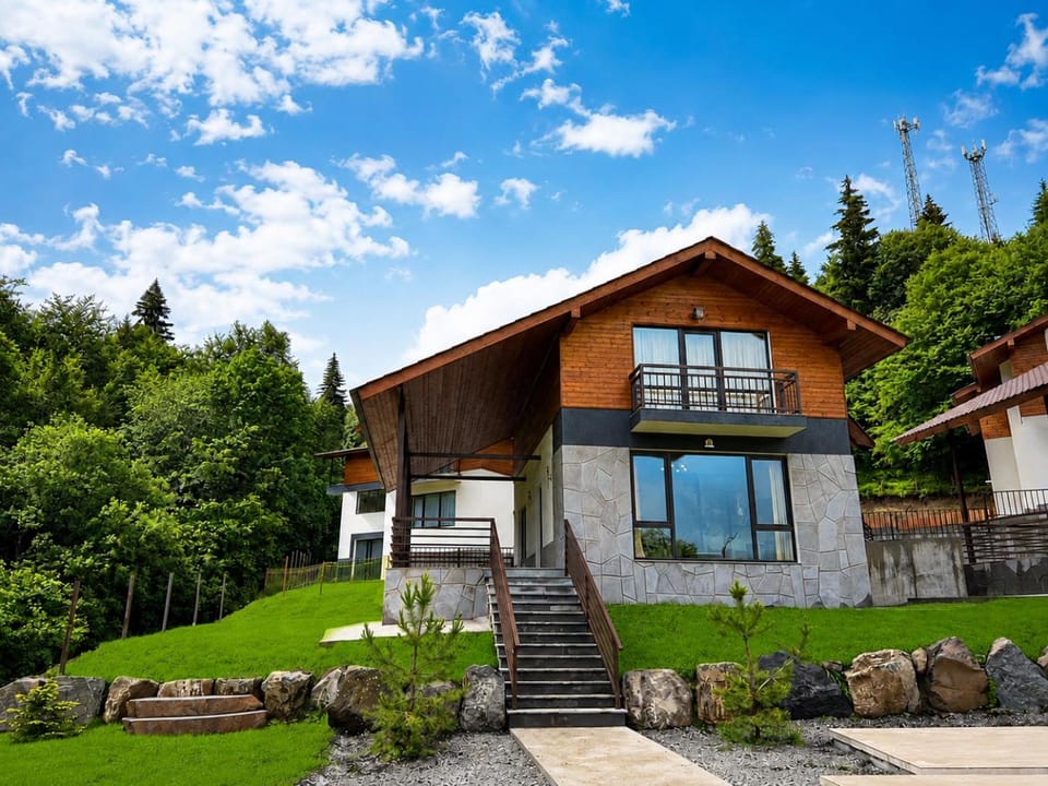 Property building, Spring, Day, Natural landscape, Garden, Garden view