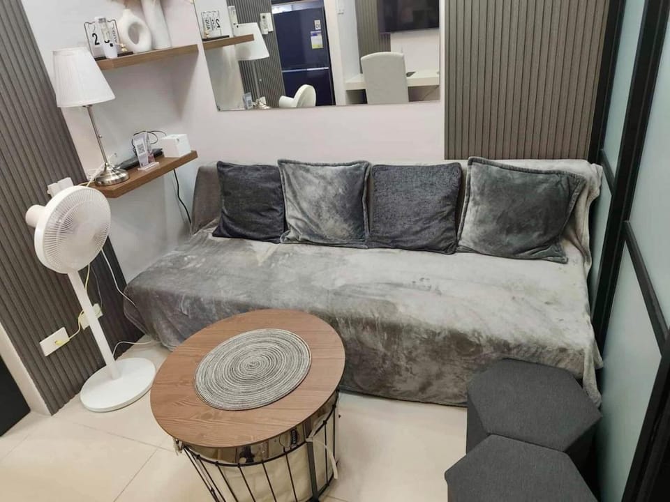 The Place To Be with Balcony and Kitchen Mandaluyong Apartment in Mandaluyong