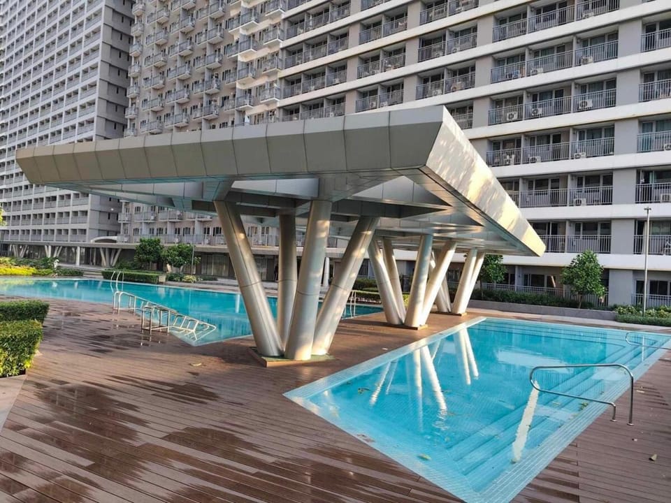 The Place To Be with Balcony and Kitchen Mandaluyong Apartment in Mandaluyong