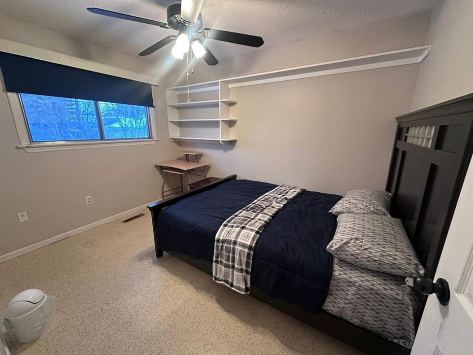 Cozy West Edmonton Home Near Jasper Park & shops House in Edmonton