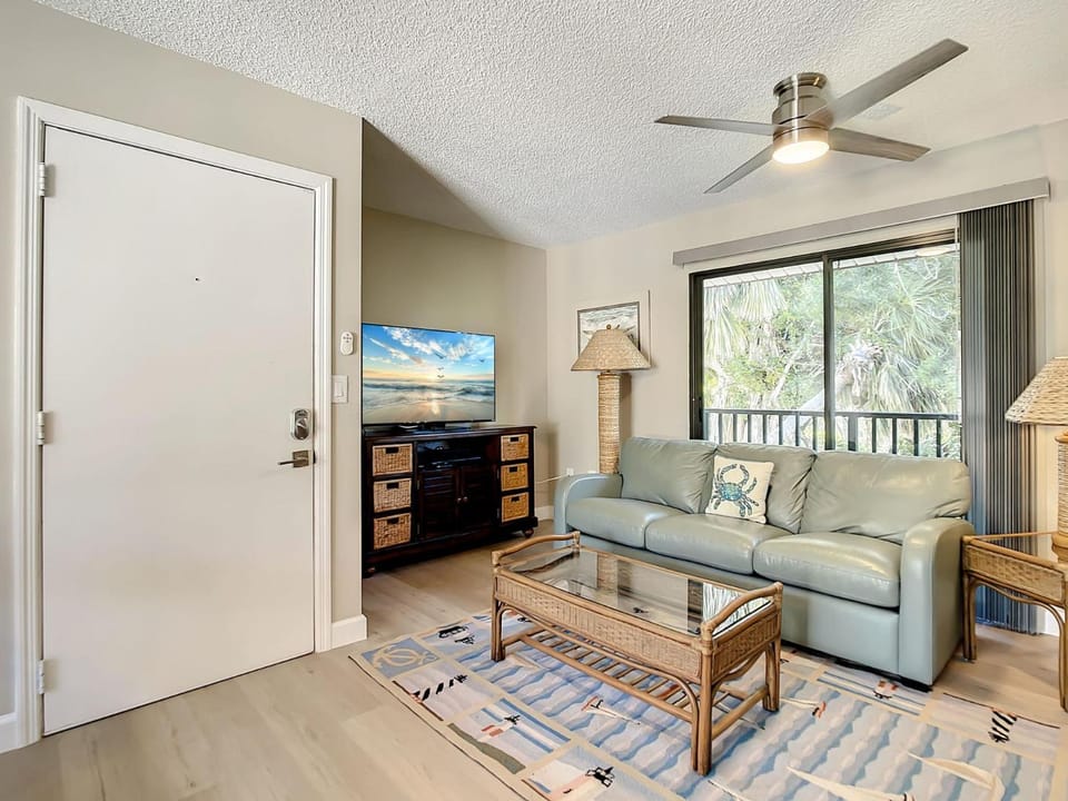 Chillax Island Condo – Beach, Bay & Pool Apartment in Manasota Key
