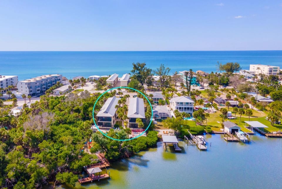 Chillax Island Condo – Beach, Bay & Pool Apartment in Manasota Key