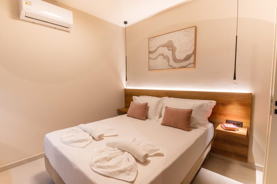 Bed, TV and multimedia, Bedroom, air conditioner