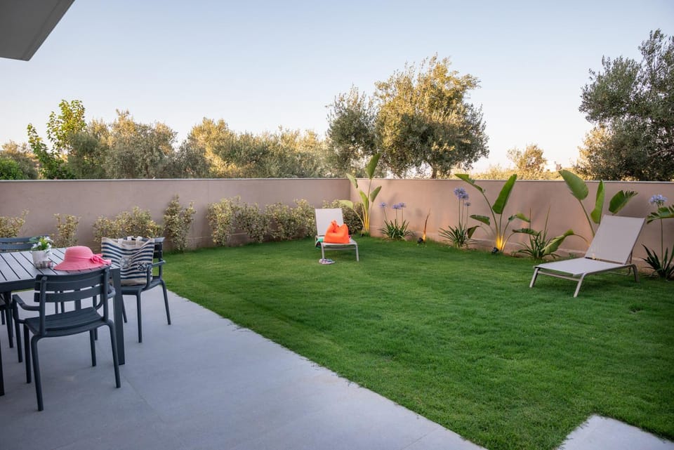 Garden, Balcony/Terrace, sunbed