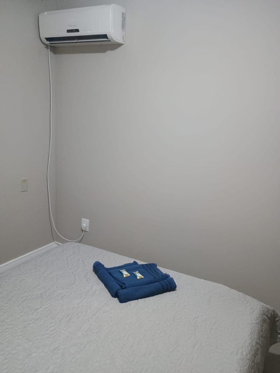 Bed, air conditioner