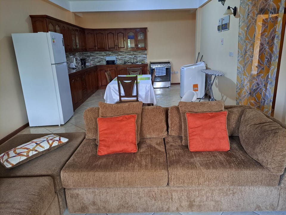 Parrot Heights Apartment in Caribbean