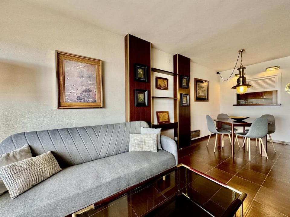 Apartamento con terraza y vistas al puerto en L'Escala - HISP-7-78 Apartment in L'Escala