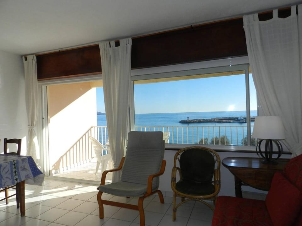 Appartement 3 pièces sur plage, 6 couchages, vue mer - FR-1-251-914 Apartment in Le Lavandou
