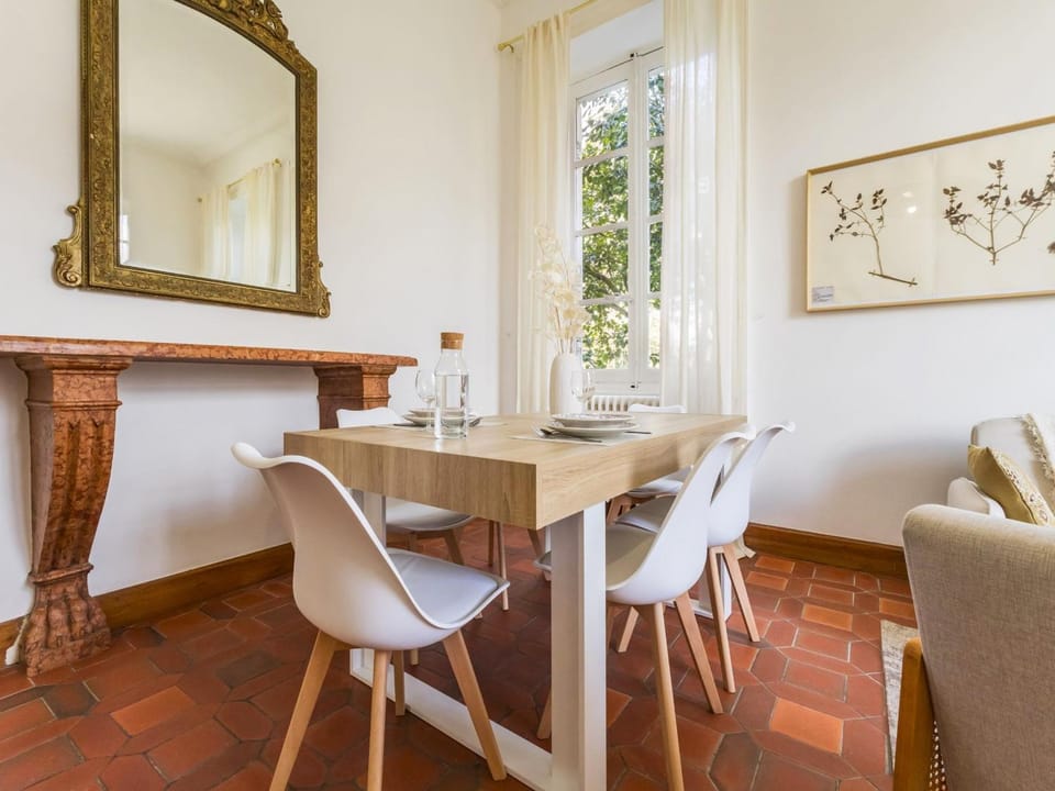 Gîte Charmant au Château - Wifi & Parking Inclus - FR-1-306-1329 House in Pays de la Loire