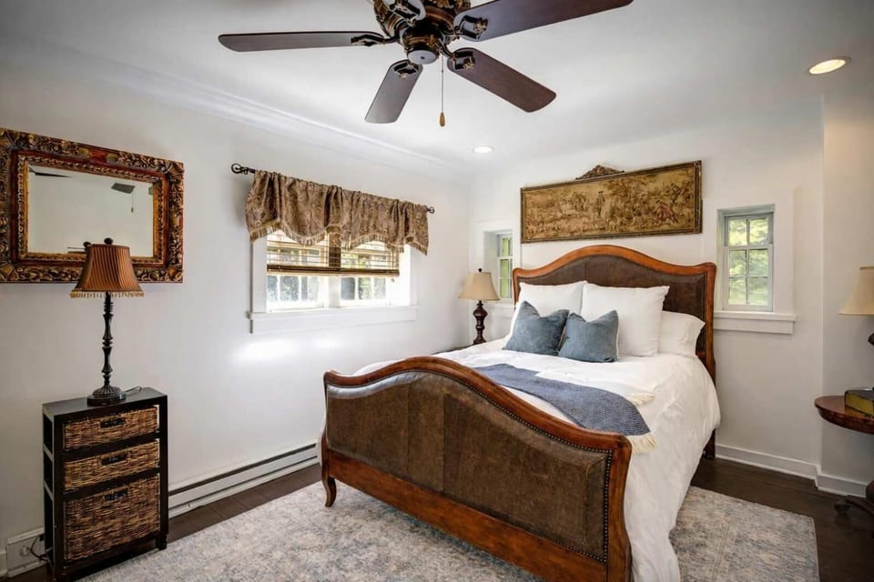 Storybook Cottage with Fireplace House in Sugar Mountain