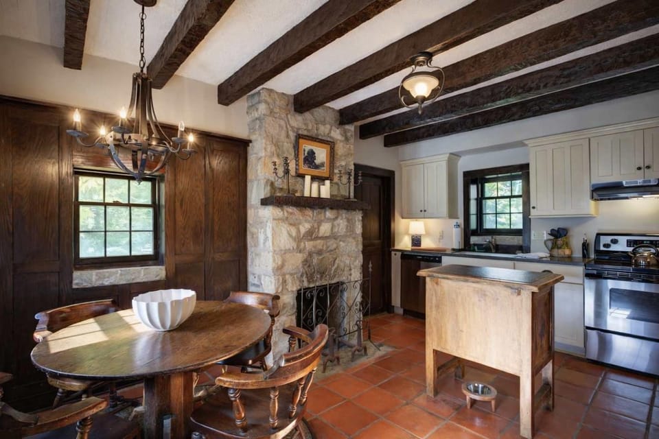 Storybook Cottage with Fireplace House in Sugar Mountain