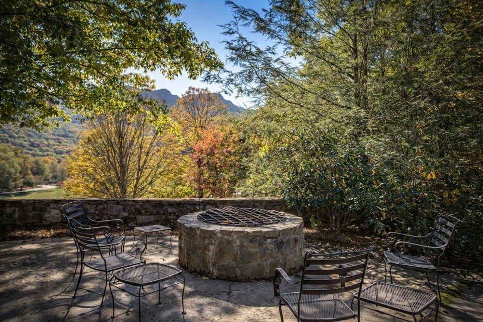 Storybook Cottage with Fireplace House in Sugar Mountain