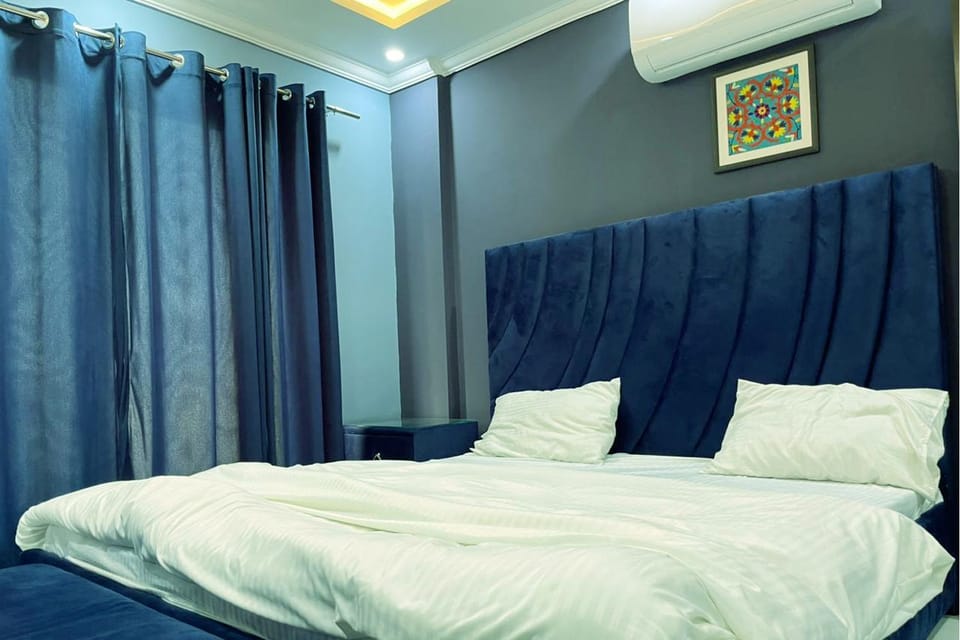 Bed, Photo of the whole room, Bedroom, air conditioner